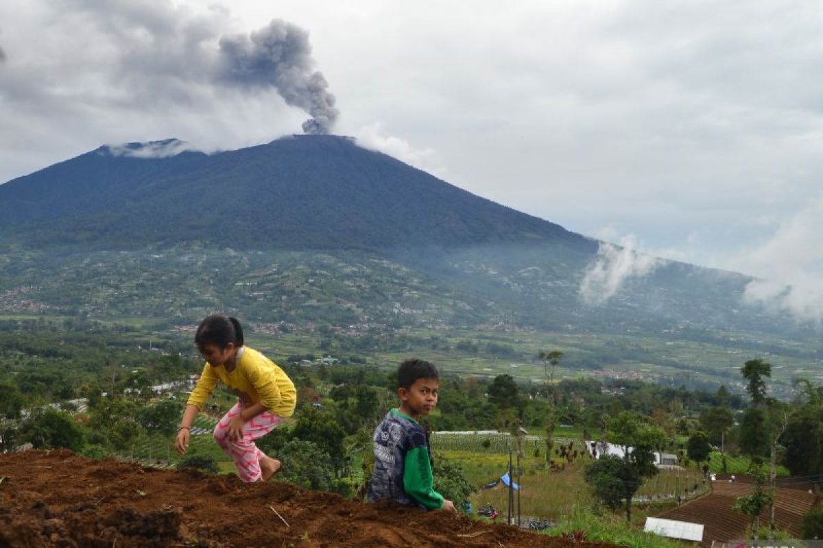 Gunung Marapi meletus lagi keluarkan dentuman keras