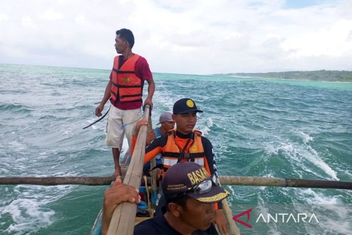 Basarnas Banten sisir nelayan alami kecelakaan laut