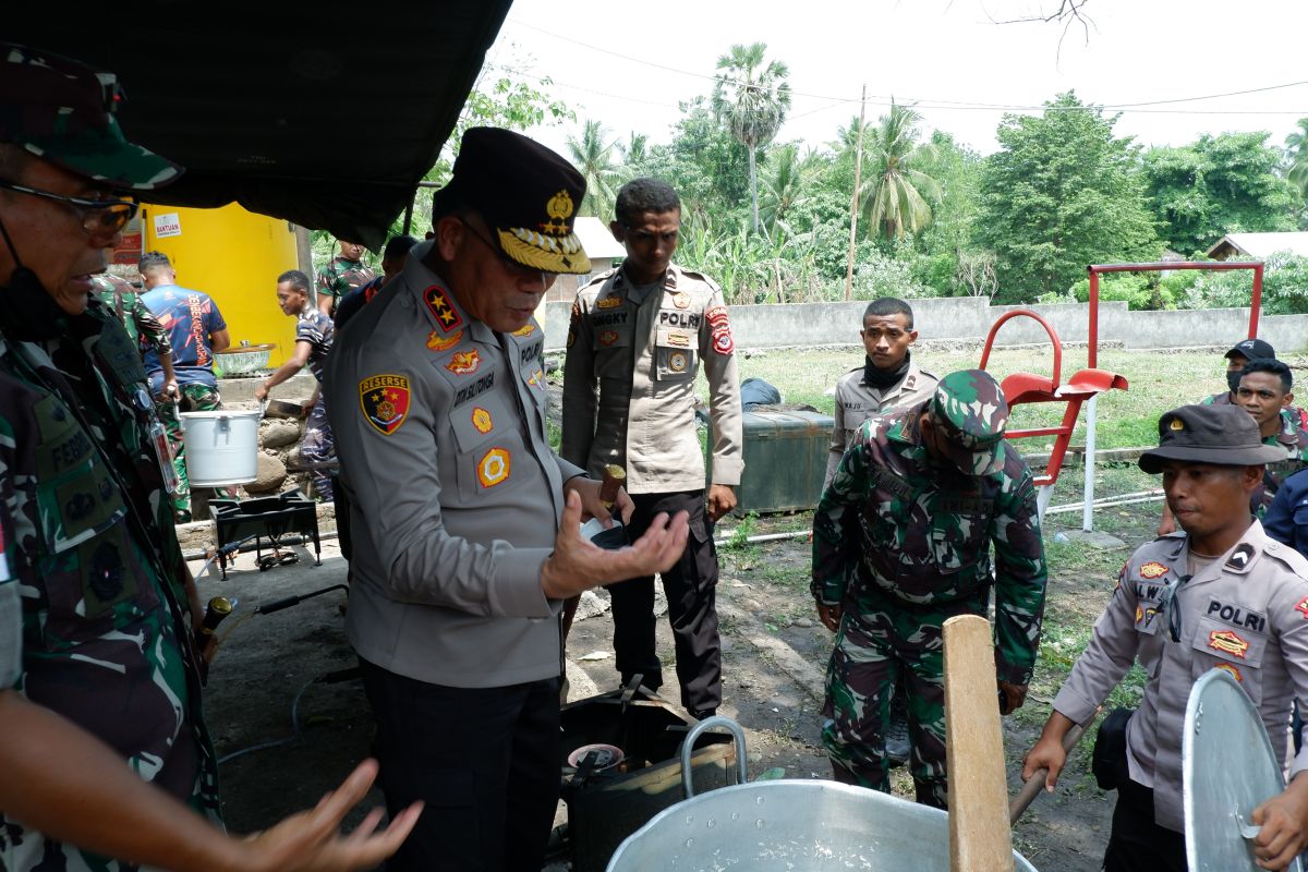 Danrem 161 Wira Sakti jamin layanan makanan bagi pengungsi erupsi