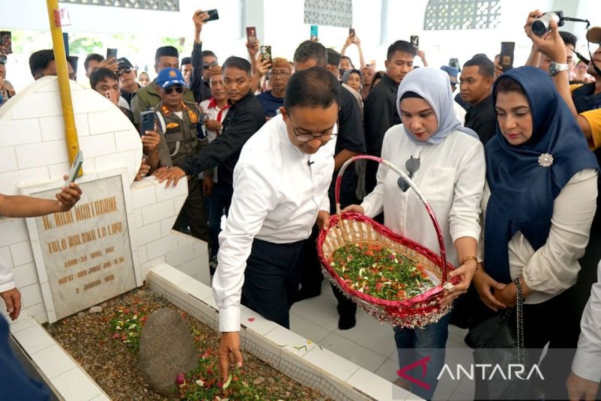 Anies Baswedan ziarah ke makam pahlawan Gorontalo 