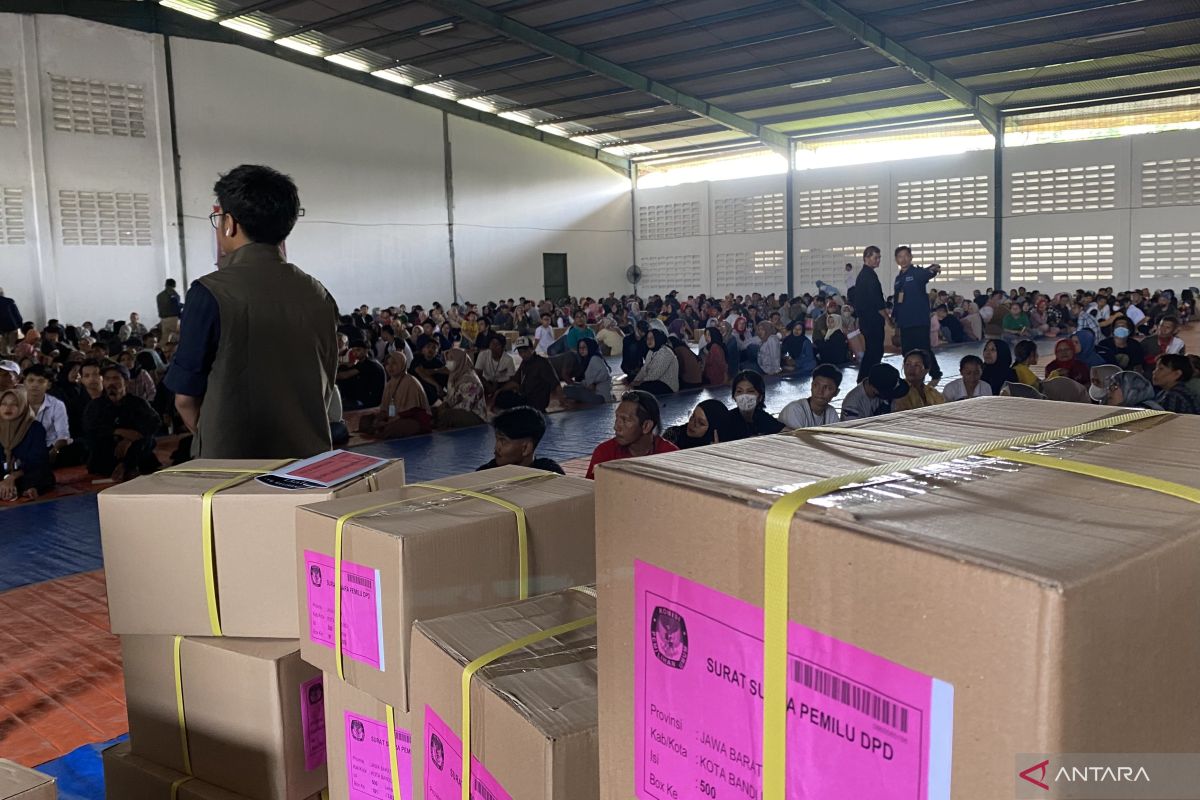 KPU Kota Bandung libatkan 1.072 pekerja sortir dan lipat surat suara