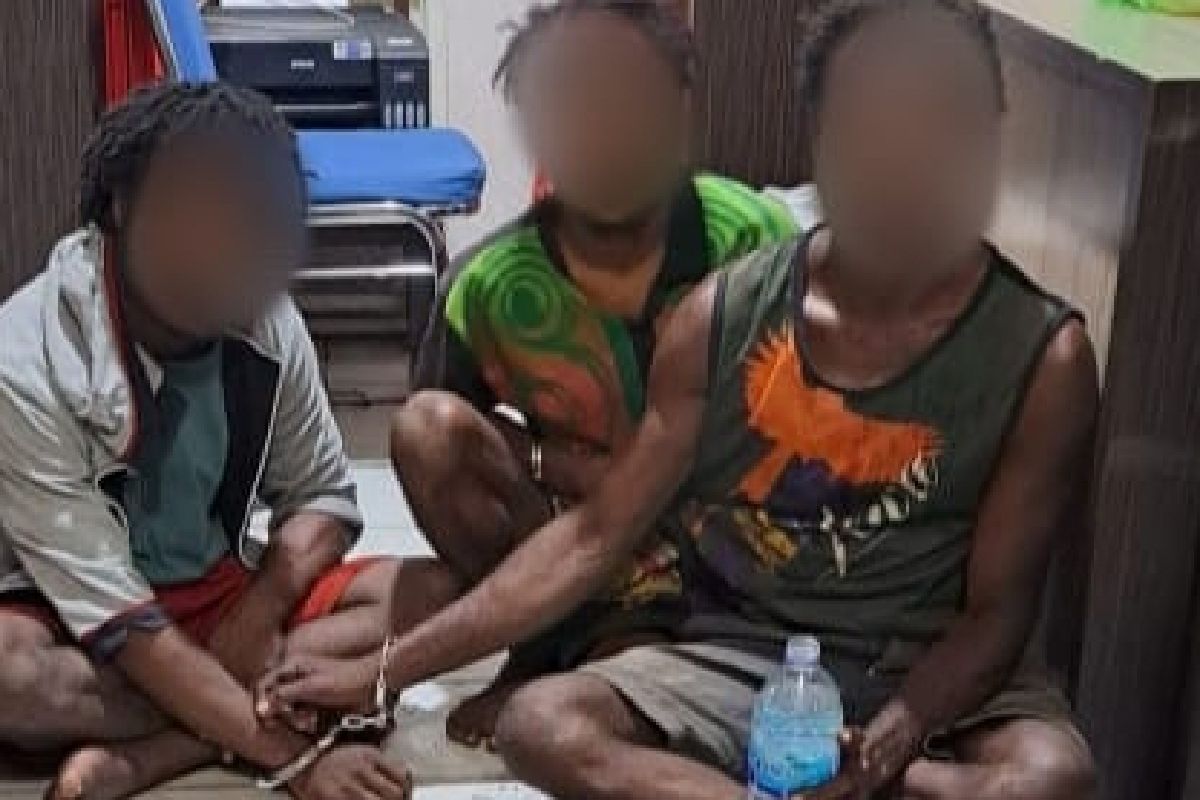 Tiga warga PNG ditangkap karena bawa ganja