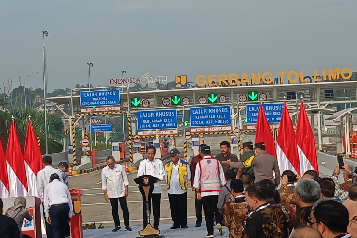 Presiden Jokowi sebut COVID-19 hingga geopolitik pengaruhi penaikan gaji TNI-Polri