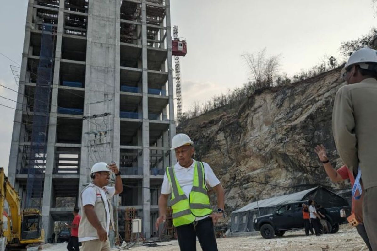 Pembangunan Monumen Reyog Ponorogo mencapai 50 persen