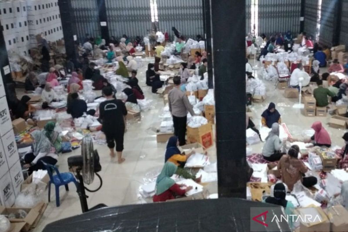 KPU Bangka Barat menemukan ratusan surat suara rusak