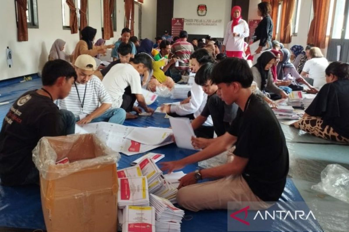 KPU Purwakarta libatkan ratusan warga untuk sortir surat suara pemilu