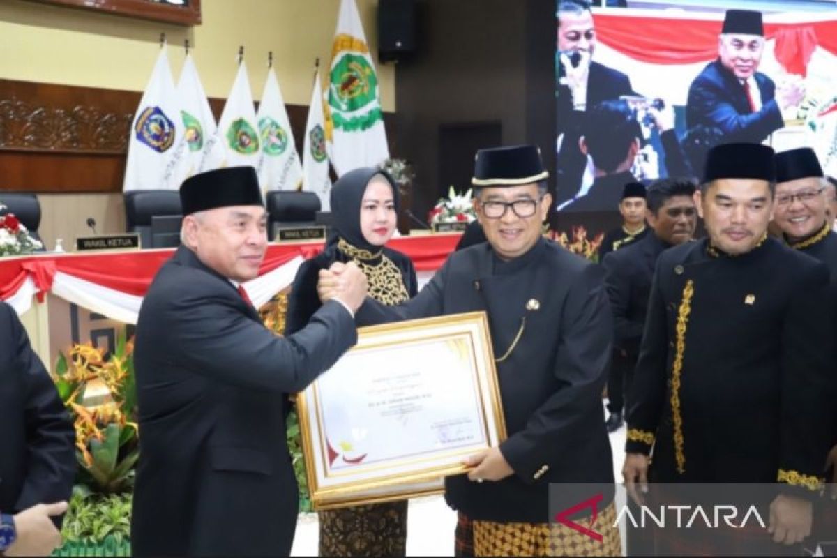 Pemprov Kaltim beri penghargaan 23 tokoh  berprestasi pada HUT ke-67