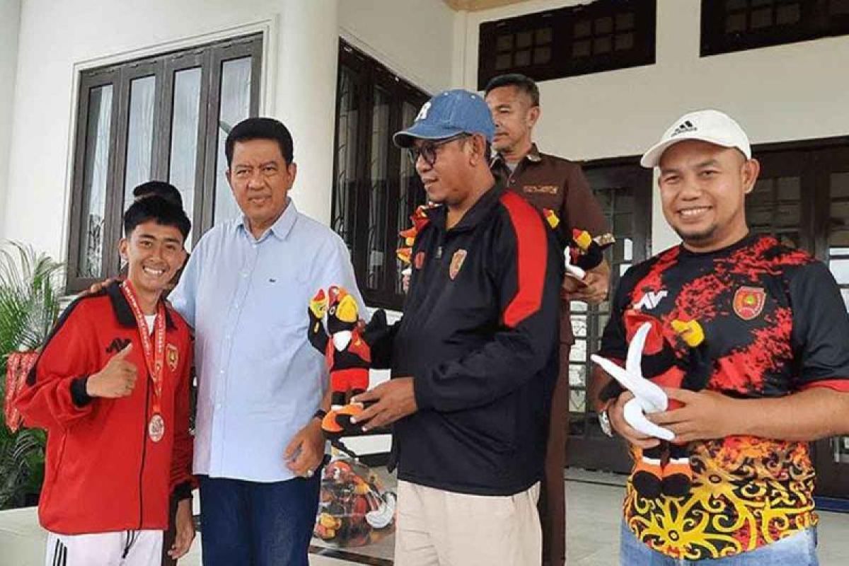 Pj Bupati Kobar: Peningkatan fasilitas stadion sepak bola jadi prioritas pemkab