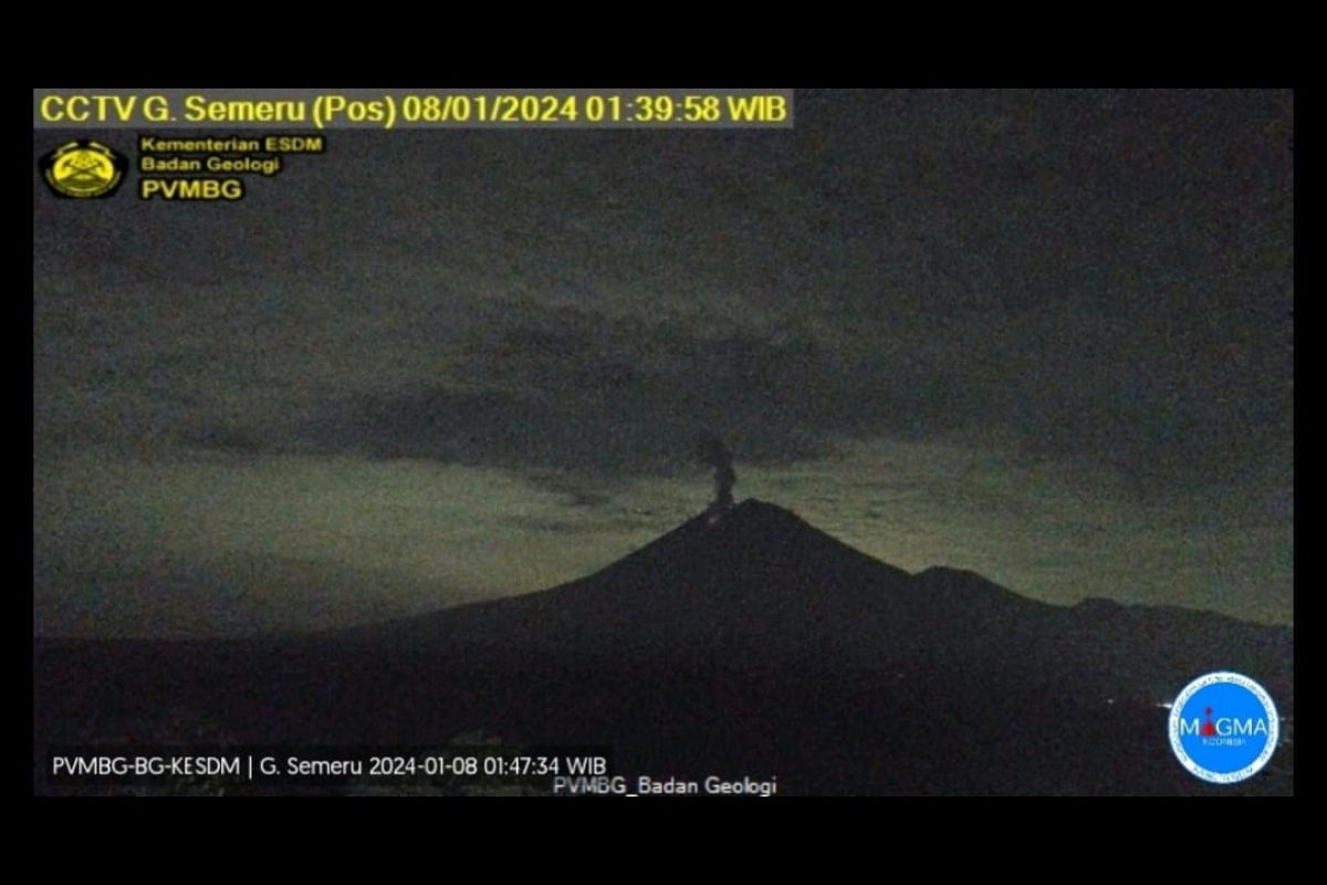 Gunung Semeru kembali erupsi dengan tinggi letusan capai 2 km