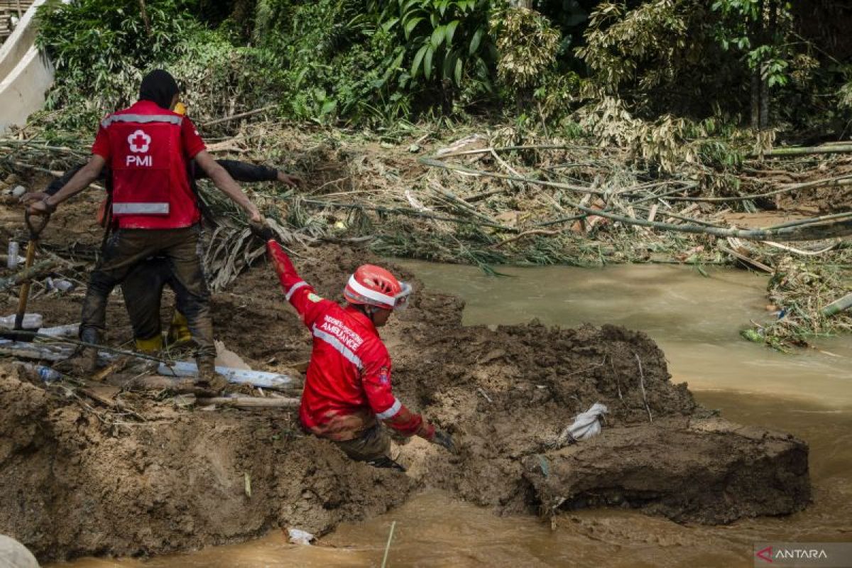 BMKG minta masyarakat tunggu kajian mendalam penyebab longsor Subang