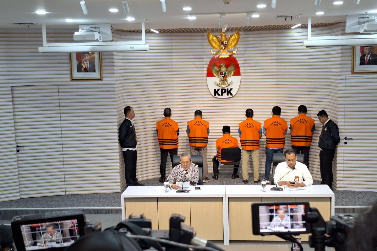 KPK perpanjang penahanan Gubernur Maluku Utara nonaktif Abdul Ghani Kasuba