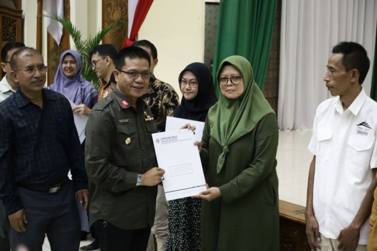 Pemkab Bandung fasilitasi sertifikasi halal dan HAKI bagi 400 UMKM
