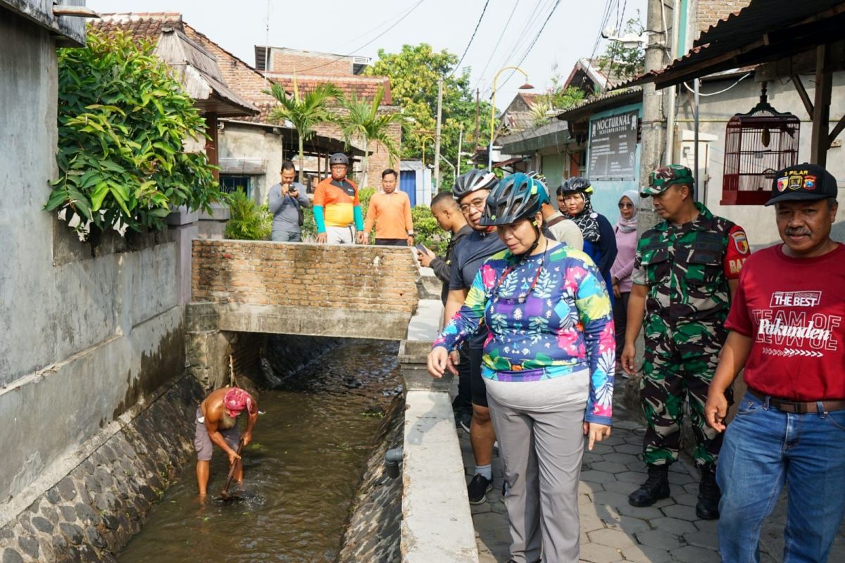 Mitigasi bencana, Pj Wali Kota Kediri cek saluran air
