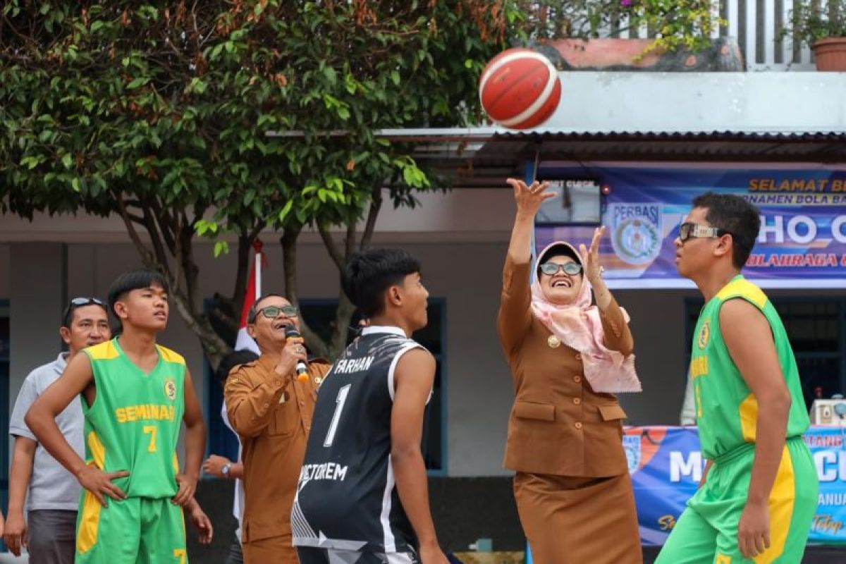 Dibuka Wali Kota Siantar, 20 tim ramaikan turnamen bola basket pelajar SMA