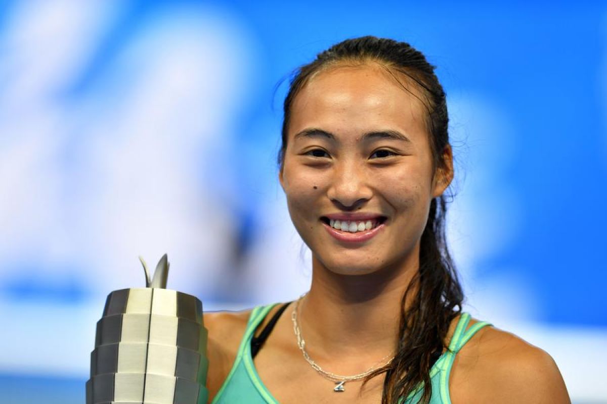 Petenis China Zheng Qinwen tembus peringkat ke-13 dunia WTA