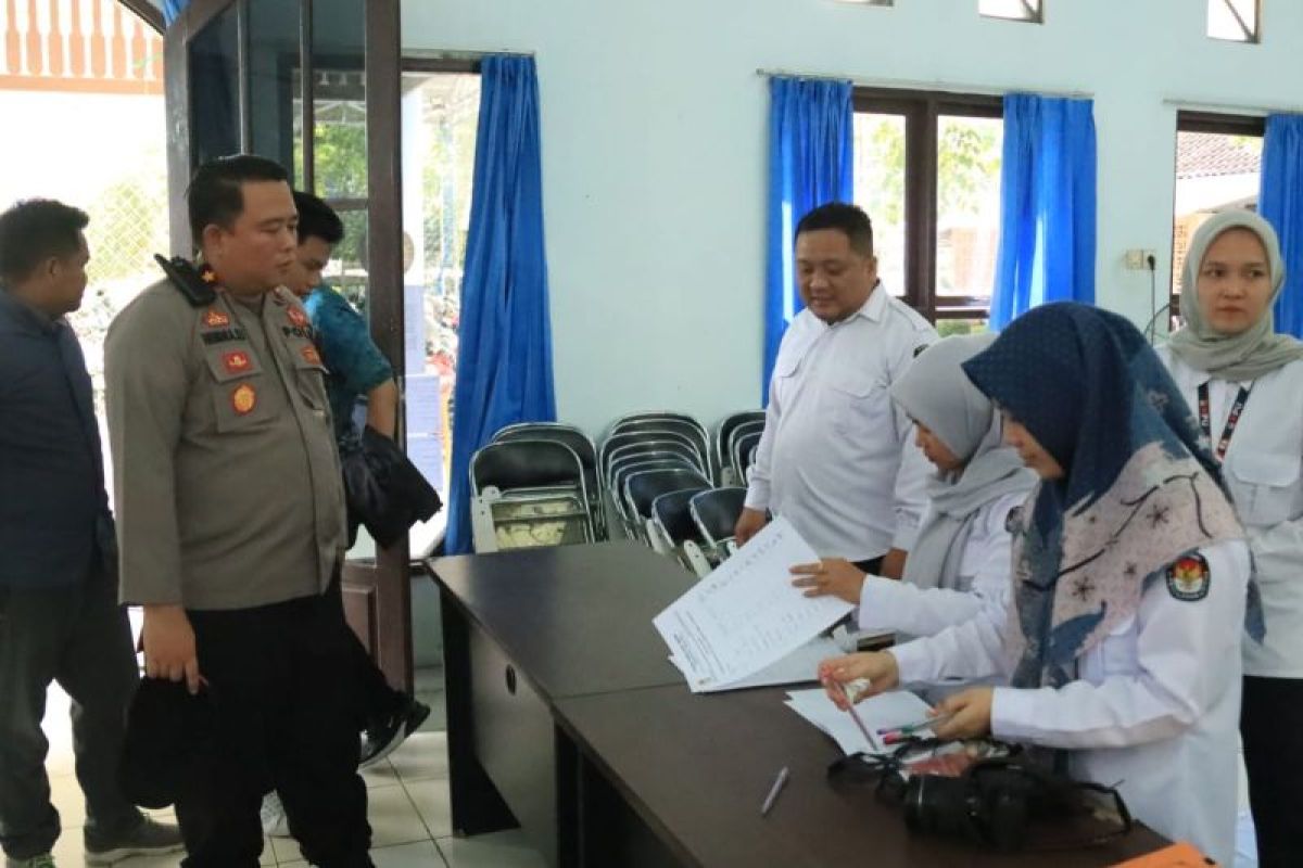 KPU Tabalong temukan ribuan surat suara Pemilu 2024  cacat