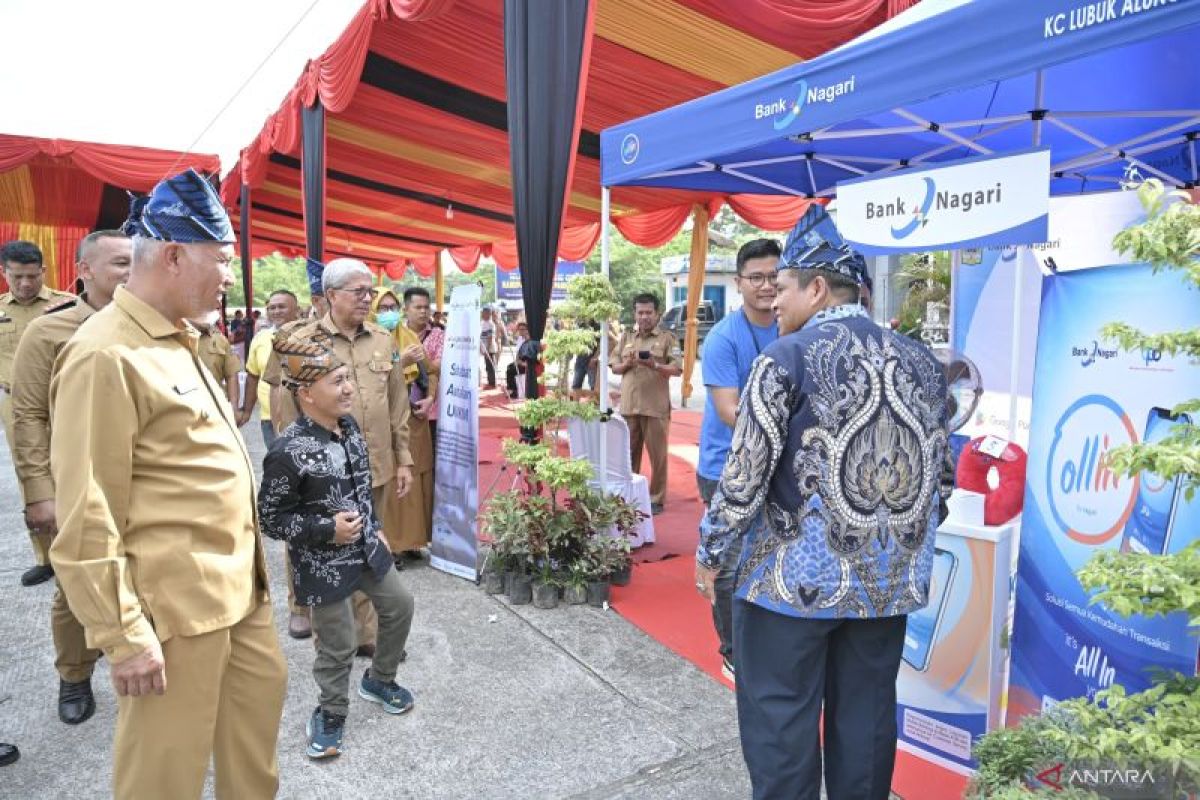 Gubernur Mahyeldi nilai Padang Pariaman Expo 2024 karena turut tumbuhkan perekonomian daerah