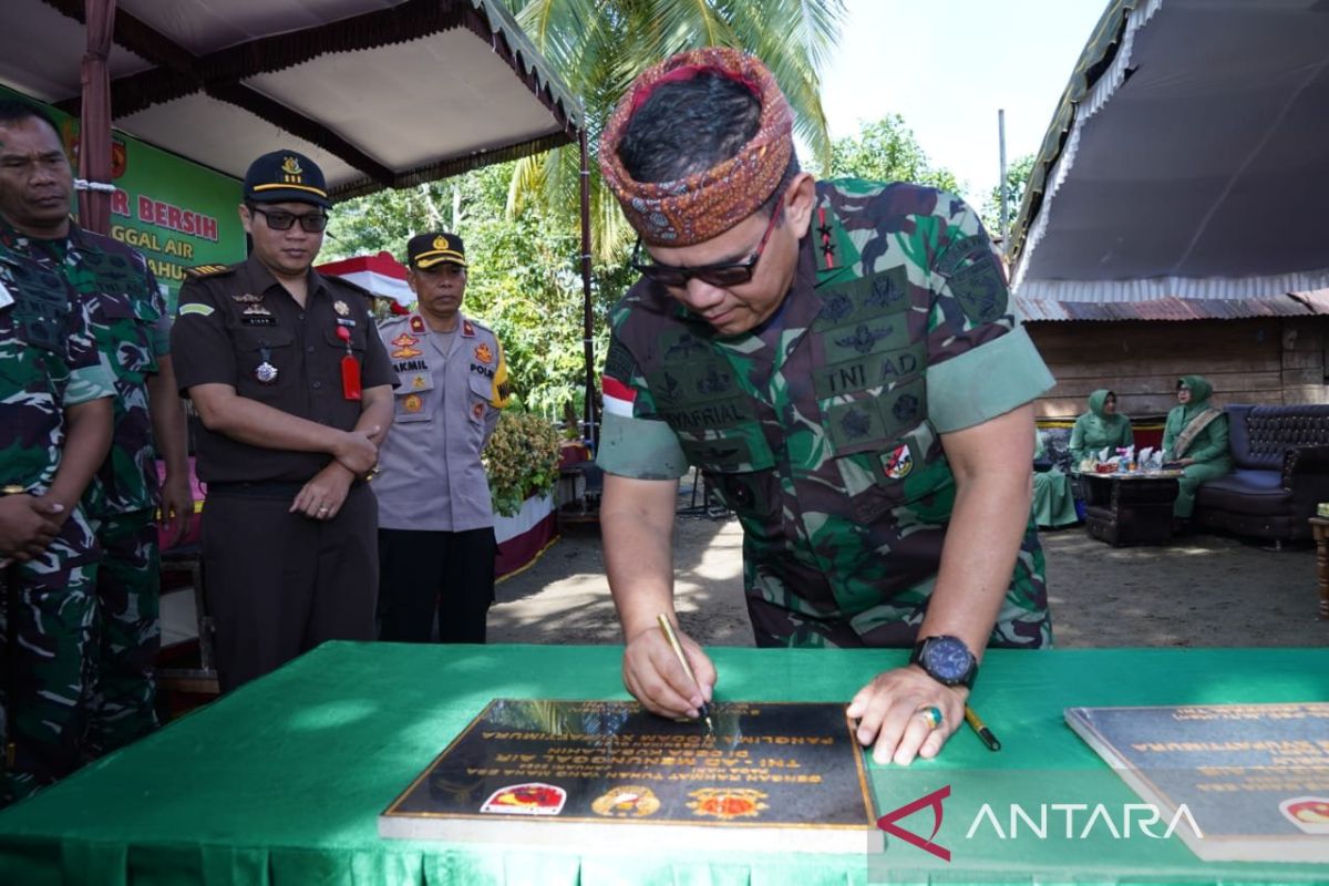 Kodam  XVI/Pattimura bangun sumur air bersih di Pulau Buru Maluku