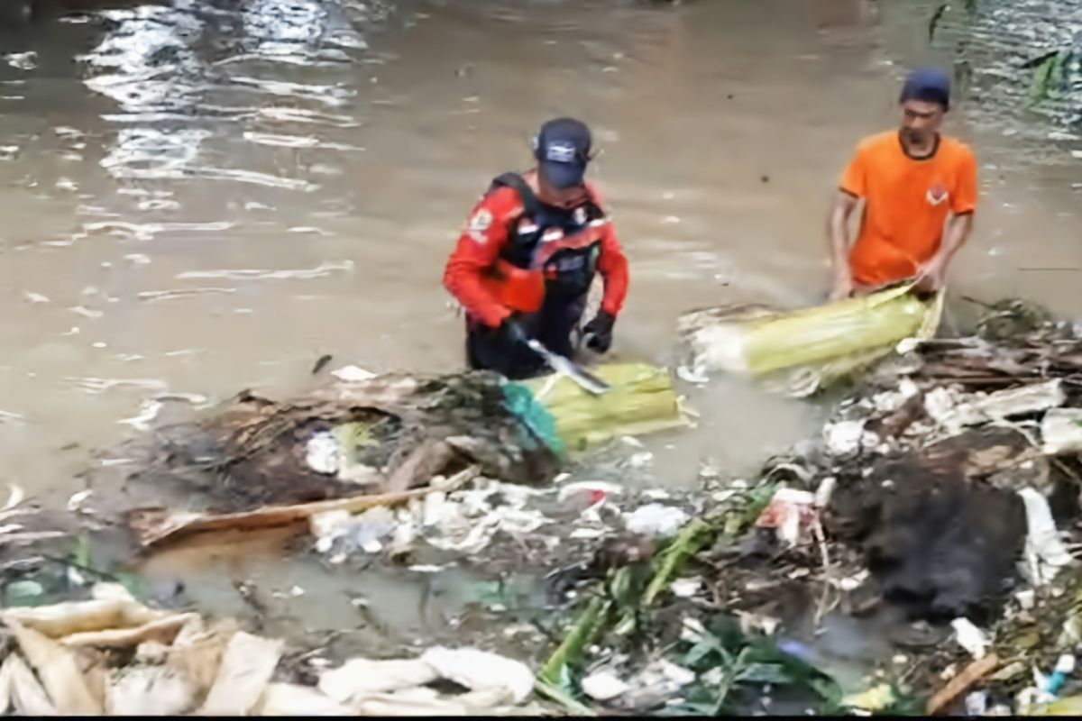 Petugas lanjutkan pencarian anak hanyut di Bandarlampung