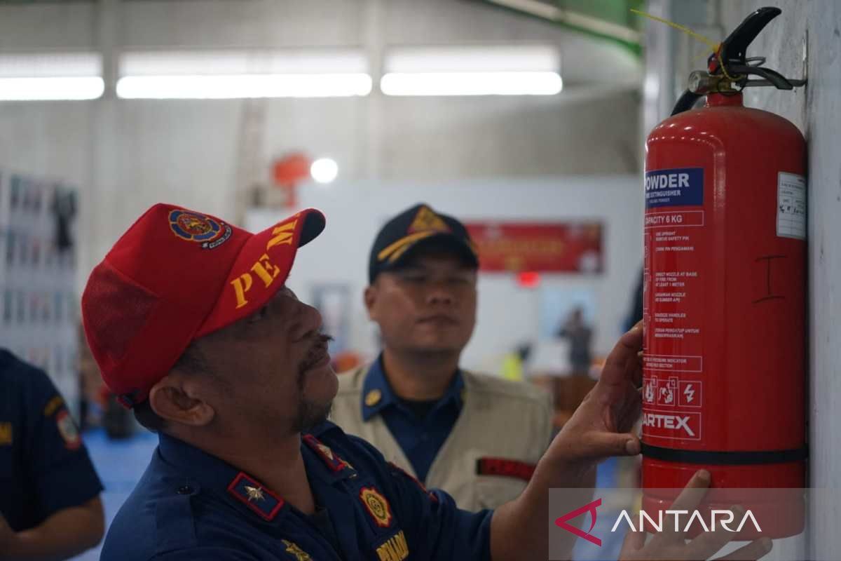 Damkar Makassar tinjau sistem proteksi kebakaran gudang logistik pemilu