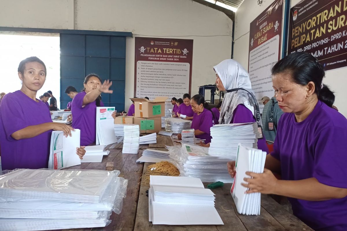 KPU Tulungagung mulai sortir tiga jenis surat suara Pemilu 2024