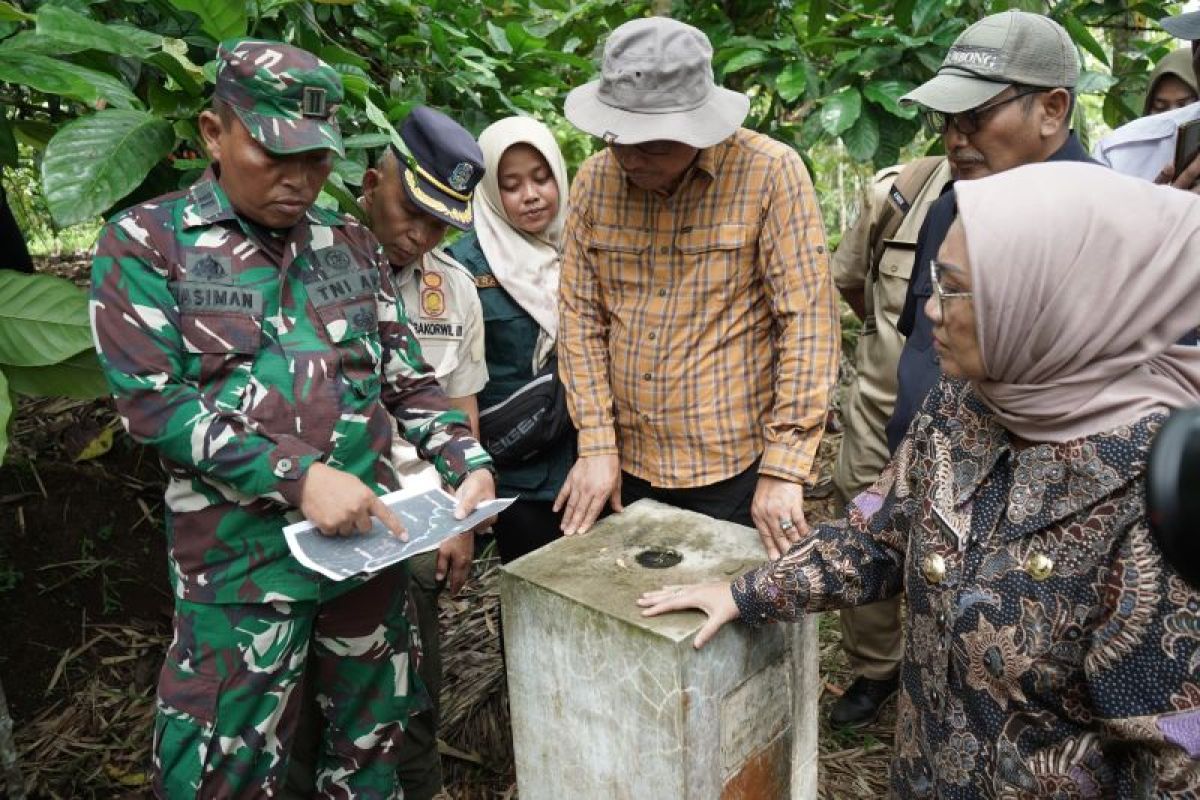 Pj Bupati Lumajang memediasi konflik batas wisata Air Terjun Tumpak Sewu