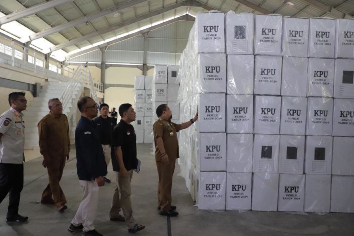 Pj Bupati Aceh Besar pantau logistik Pemilu 2024