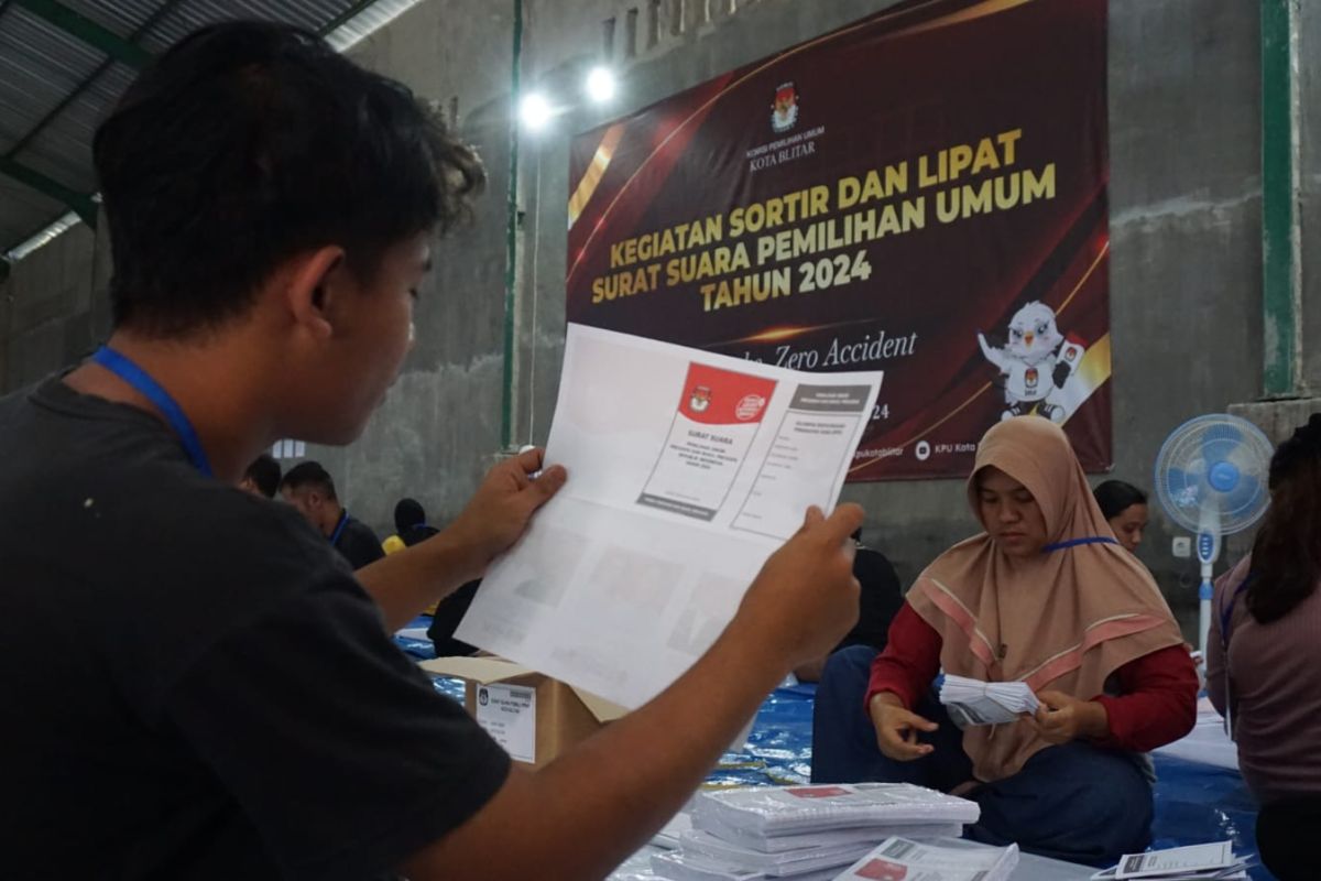 KPU Kota Blitar temukan sejumlah surat suara rusak