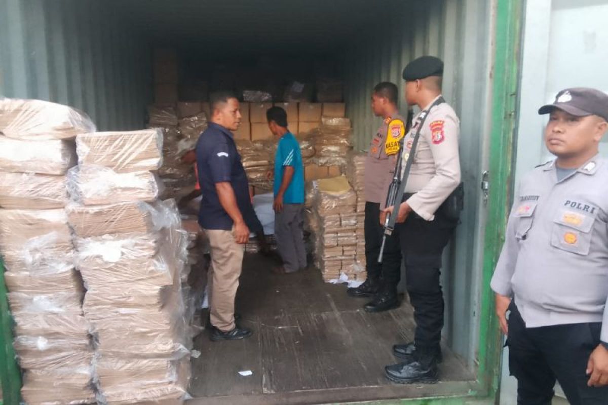 Polda Maluku kawal distribusi surat suara DPRD provinsi ke Tanimbar