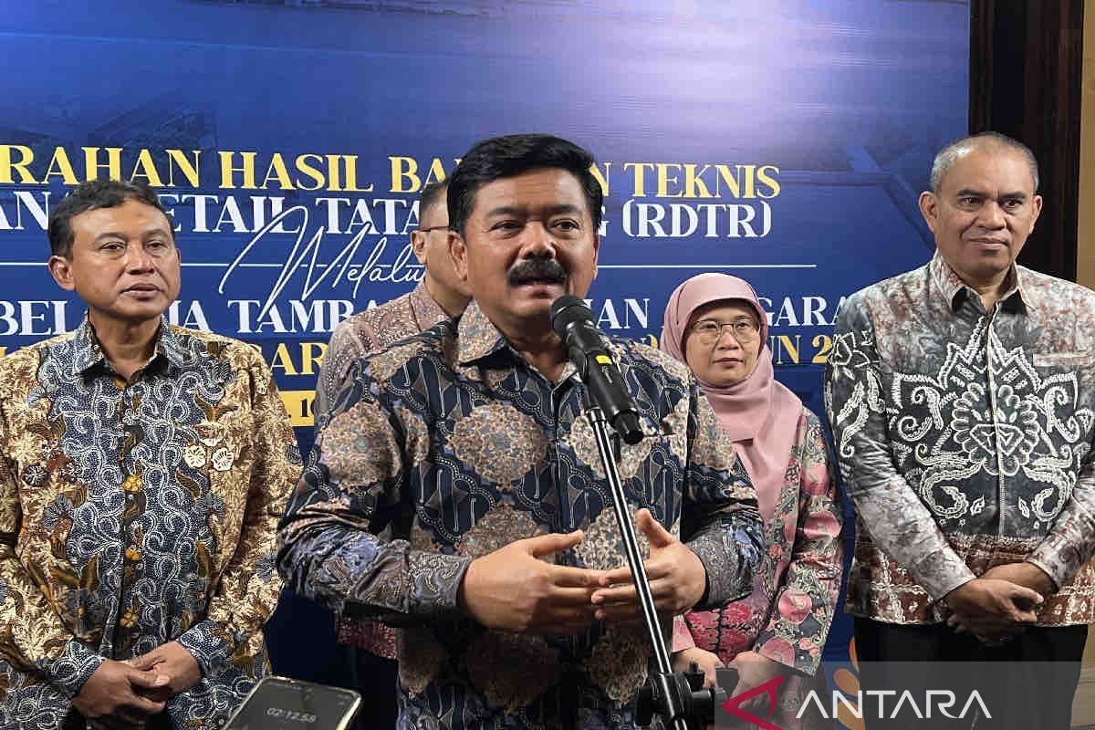 Menteri ATR Hadi Tjahjanto sebut sertifikat elektronik sudah diterapkan 13 kabupaten/kota