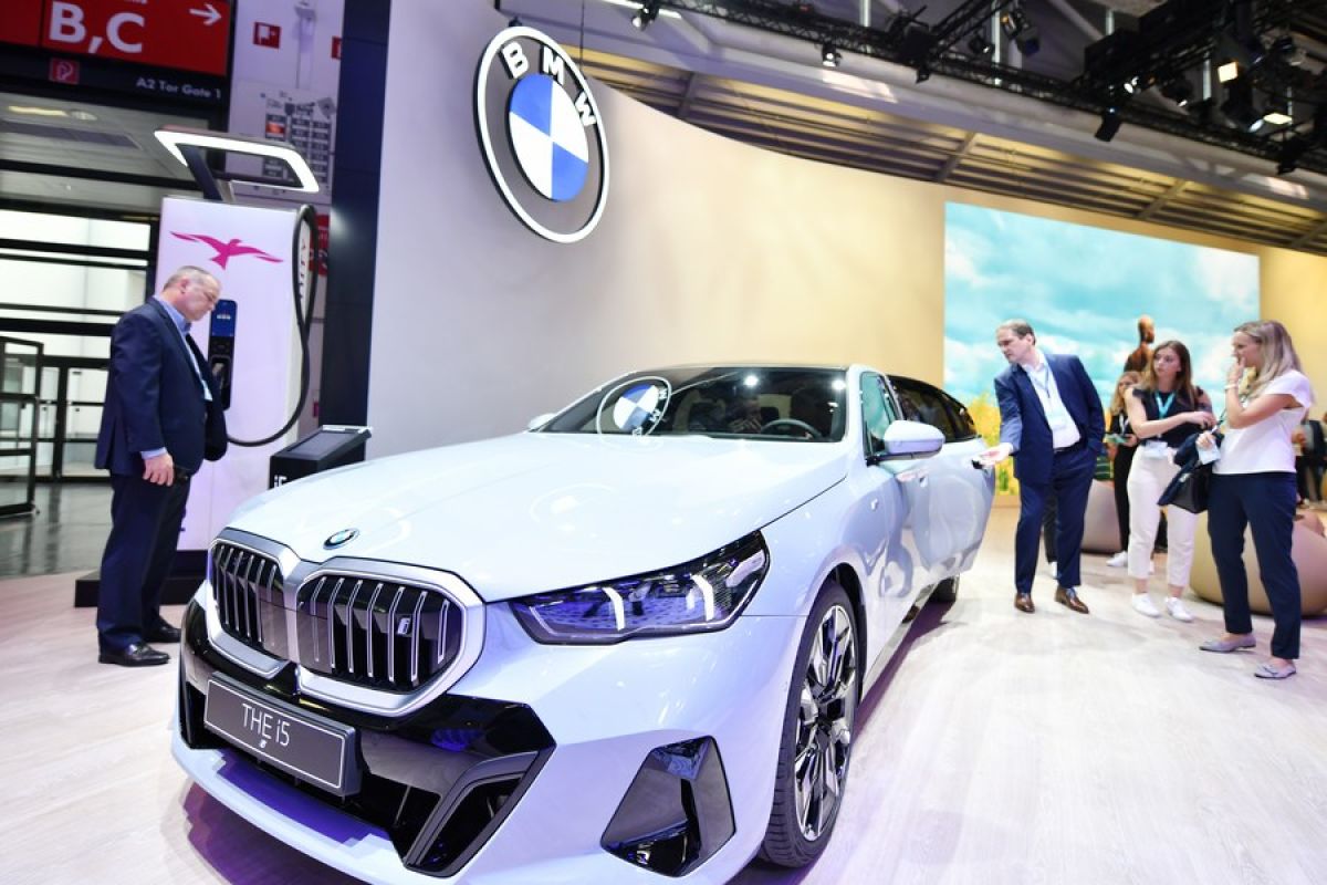 BMW cetak rekor penjualan baru 2,56 juta mobil pada 2023
