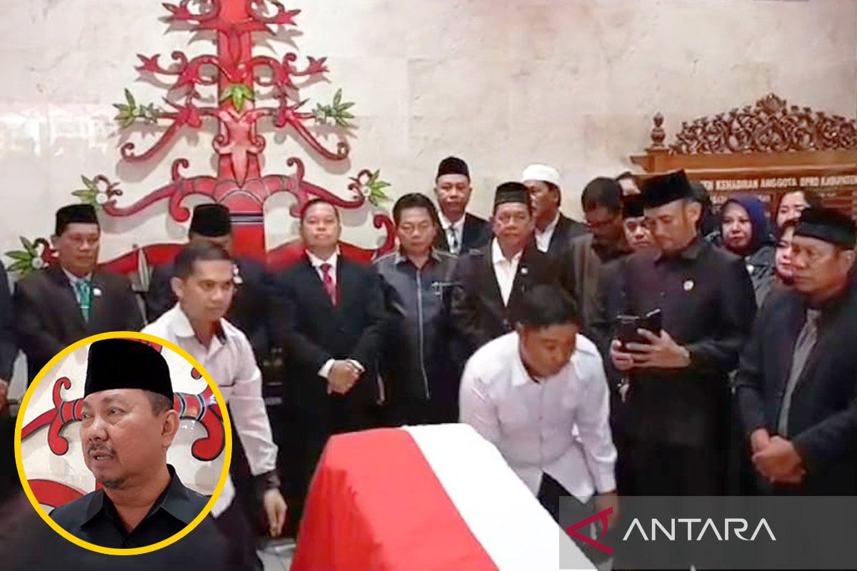 DPRD Kapuas beri penghormatan terakhir saat pelepasan jenazah Rosihan Anwar