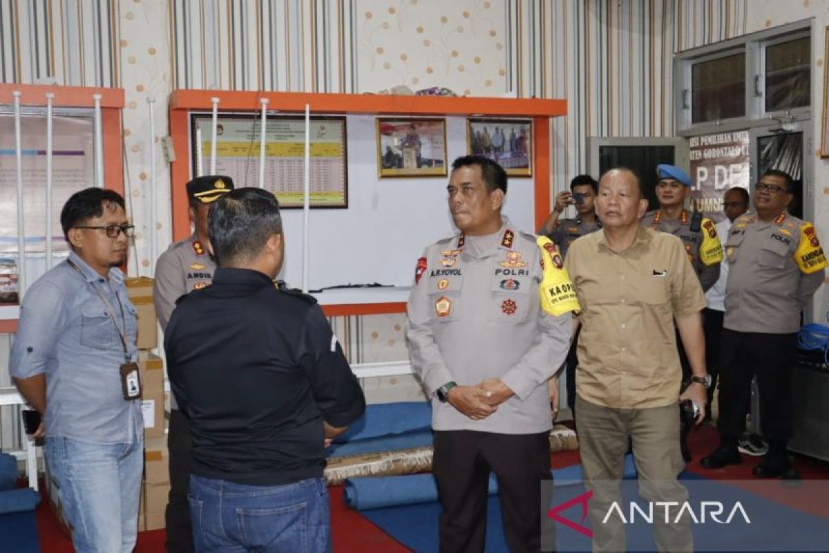 Kapolda Gorontalo cek personel pengamanan pemilu di wilayah pesisir