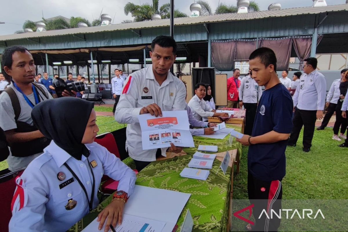 Kanwil Kementerian HAM dan HAM melakukan simulasi pemungutan suara pemilu di Lapas Cipinang