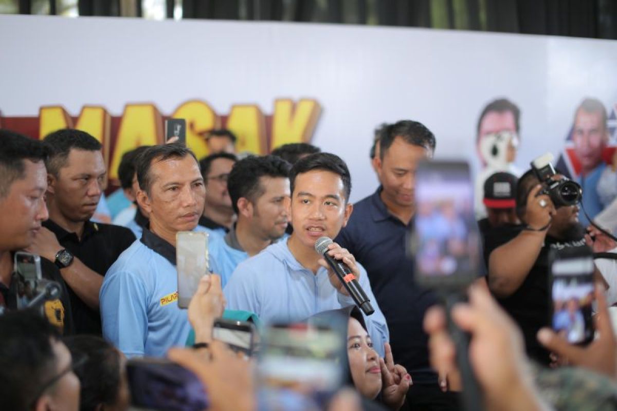 Prabowo sambangi tiga provinsi  Sumatera, Gibran masuk kantor