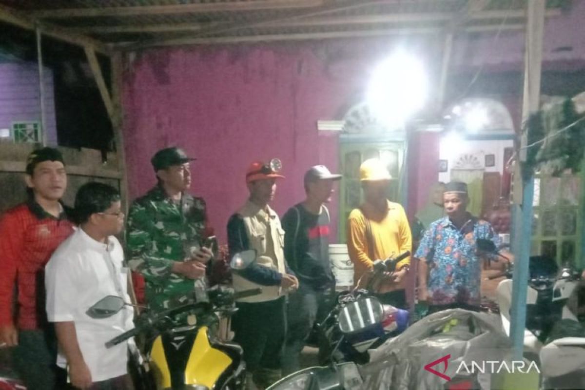 Tebing 15 meter longsor, ancam rumah pinggiran Sungai Manjuto Bengkulu