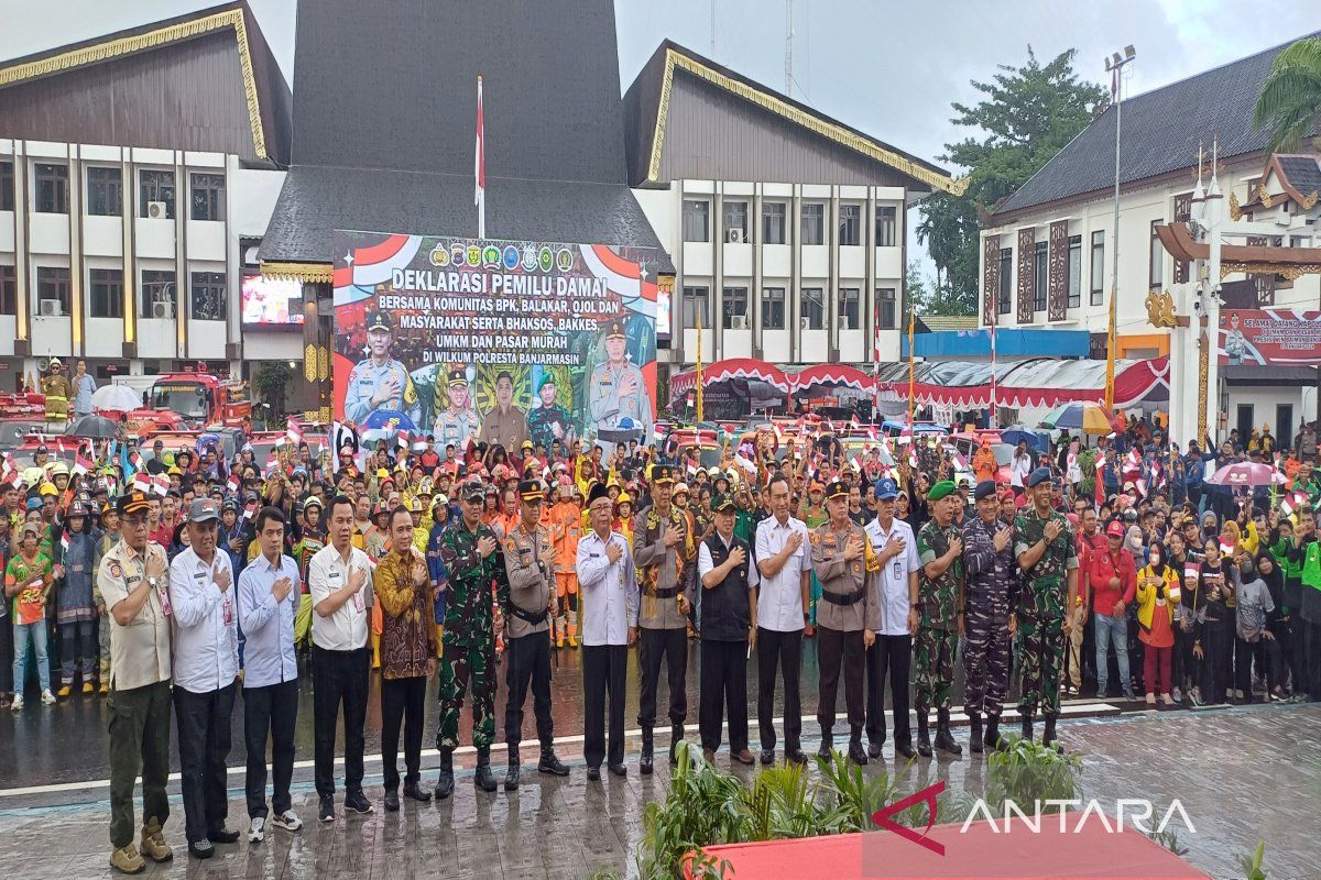 Kapolda Kalsel pimpin ribuan orang deklarasi pemilu damai