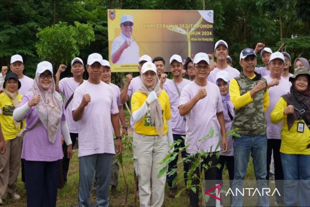 Pemprov Kalsel hijaukan TPAS Regional saat Hari Gerakan Satu Juta Pohon