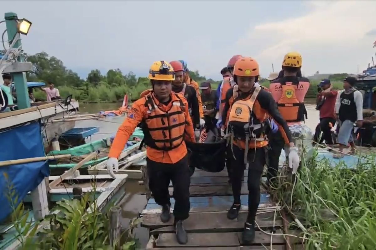 Tim SAR temukan awak kapal yang tenggelam di perairan Muara Angke
