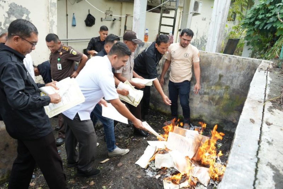 Disdik Aceh musnahkan 4.085 blangko ijazah