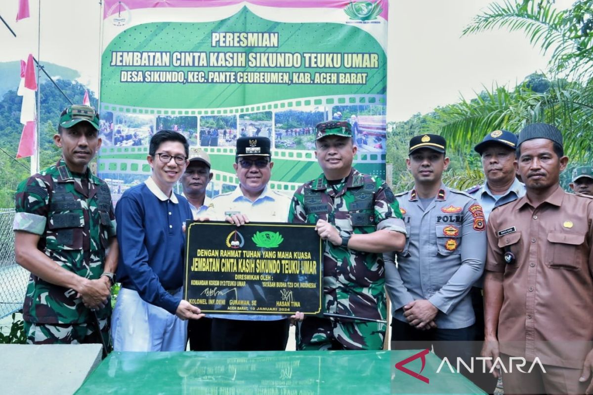 Jembatan gantung di Desa Sikundo pedalaman Aceh Barat diresmikan