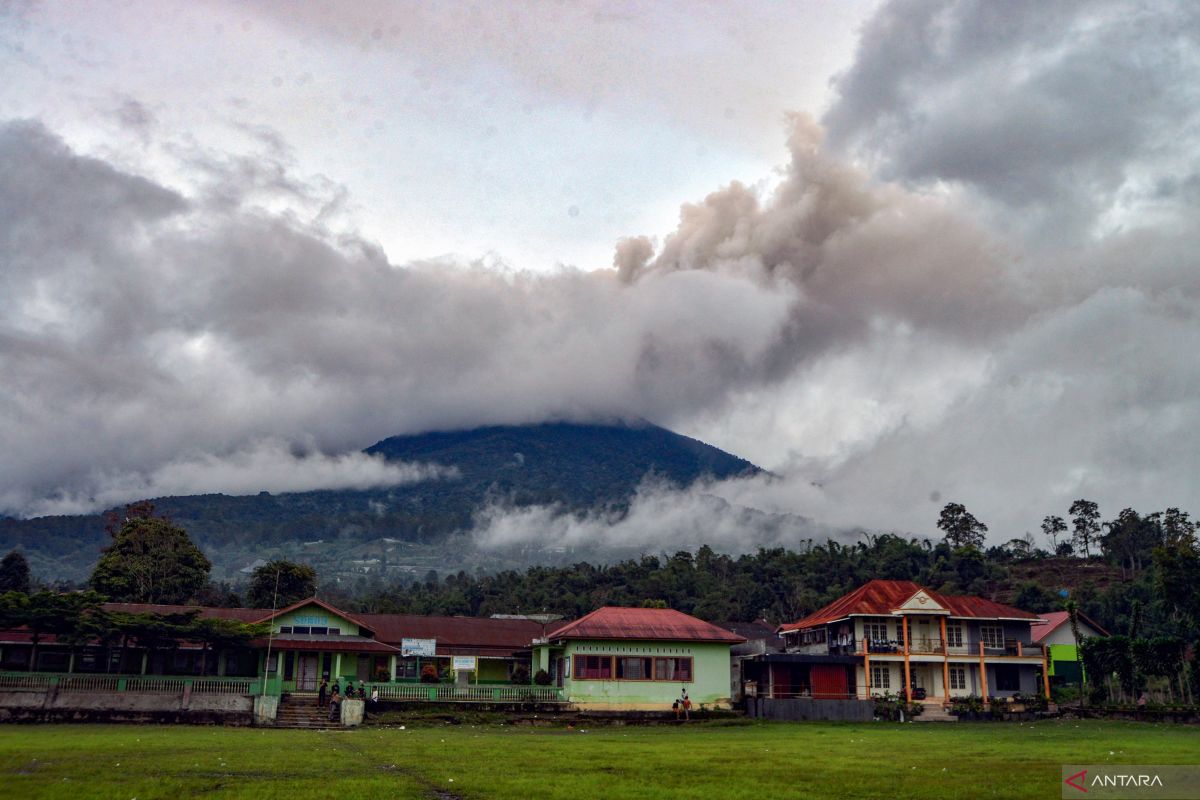 Berita terpopuler Kamis pagi, pasien cacar monyet dinyatakan sembuh hingga kenaikan status siaga Gunung Marapi