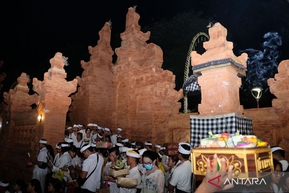 Persembahyangan Hari Suci Siwaratri