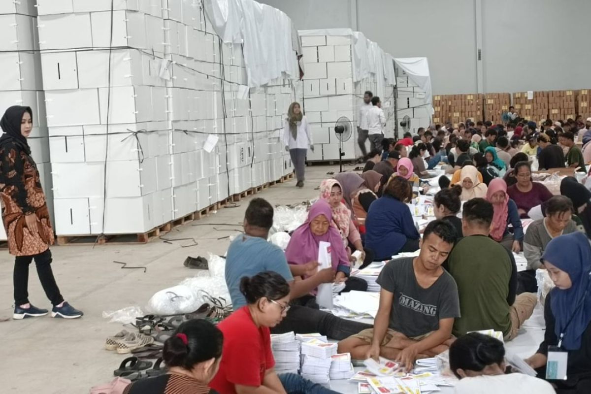 Bawaslu Semarang awasi 525  penyortir lipat surat suara