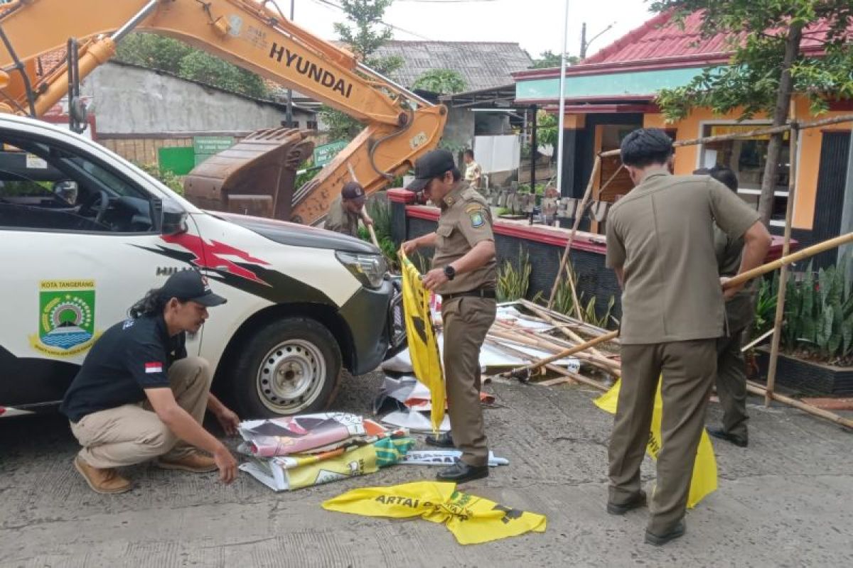 Bawaslu Kota Tangerang tertibkan 6.124 APK langgar aturan.