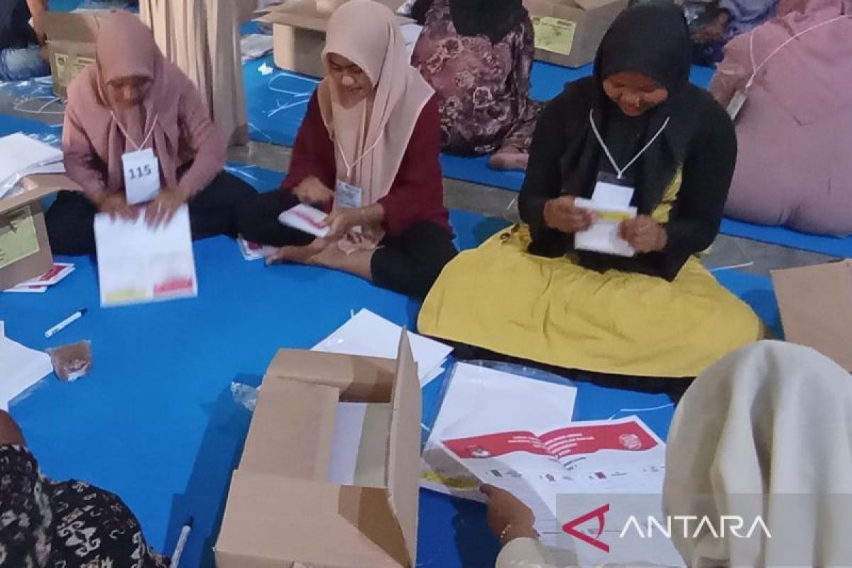 KIP Aceh Besar libatkan 150 petugas lipat surat suara Pemilu 2024