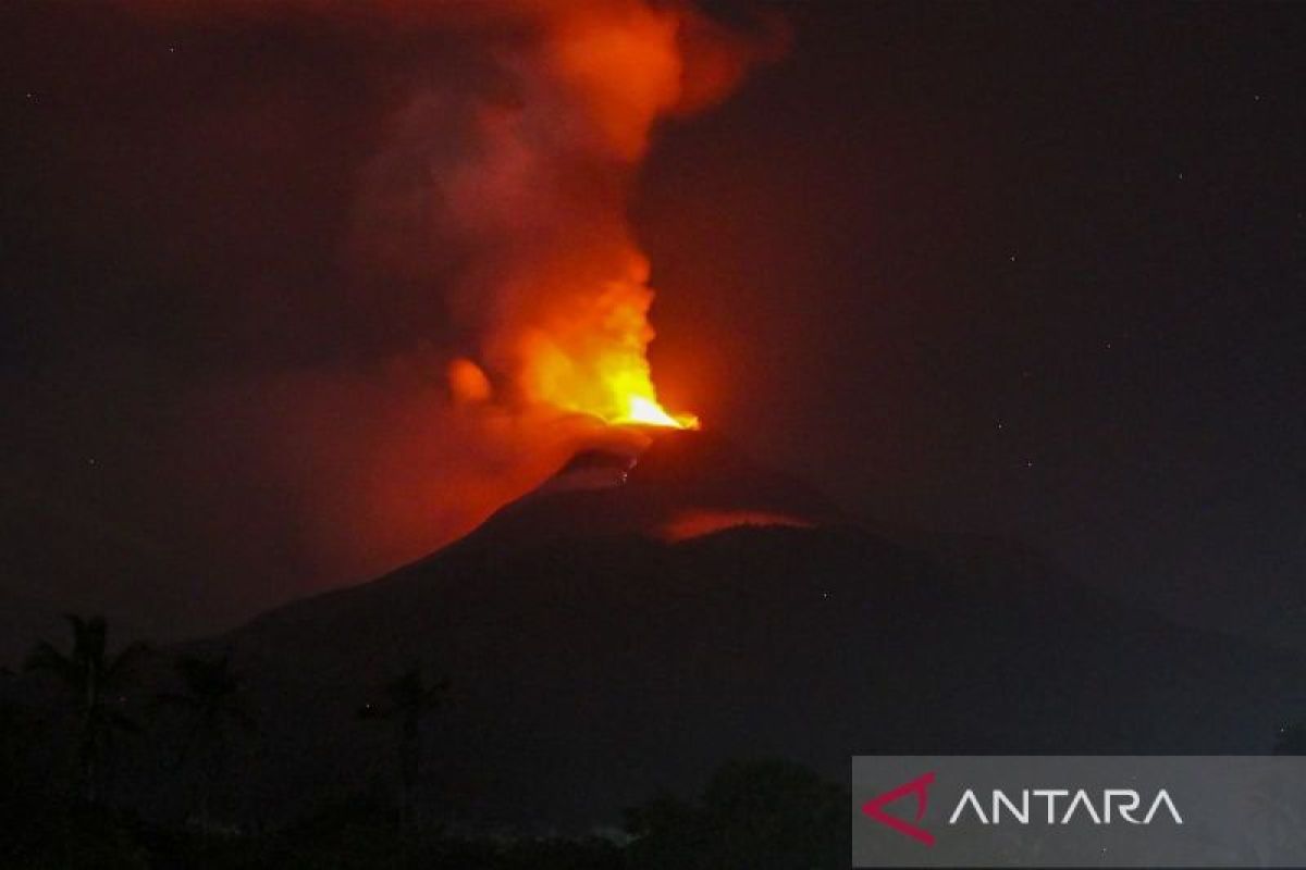 5.464 orang mengungsi akibat erupsi Gunung Lewotobi