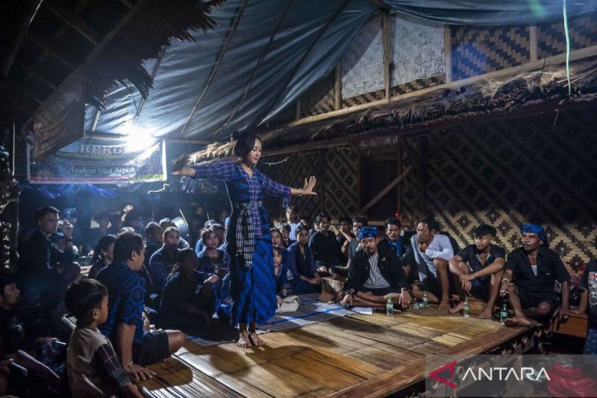 Warga suku Badui gelar kesenian rangkaian kegiatan adat - ANTARA News