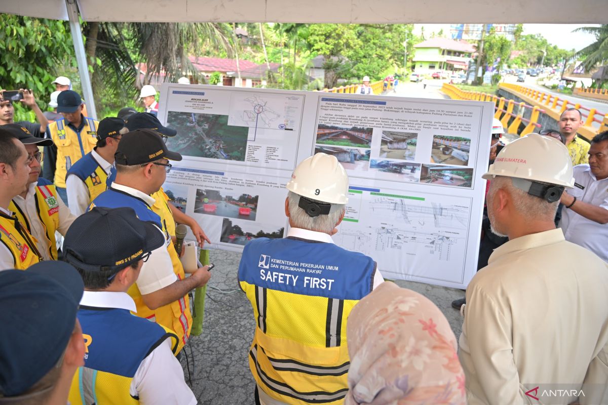 Gubernur-Mentri PUPR tinjau pembangunan tol di Sumbar - Antara Sumbar