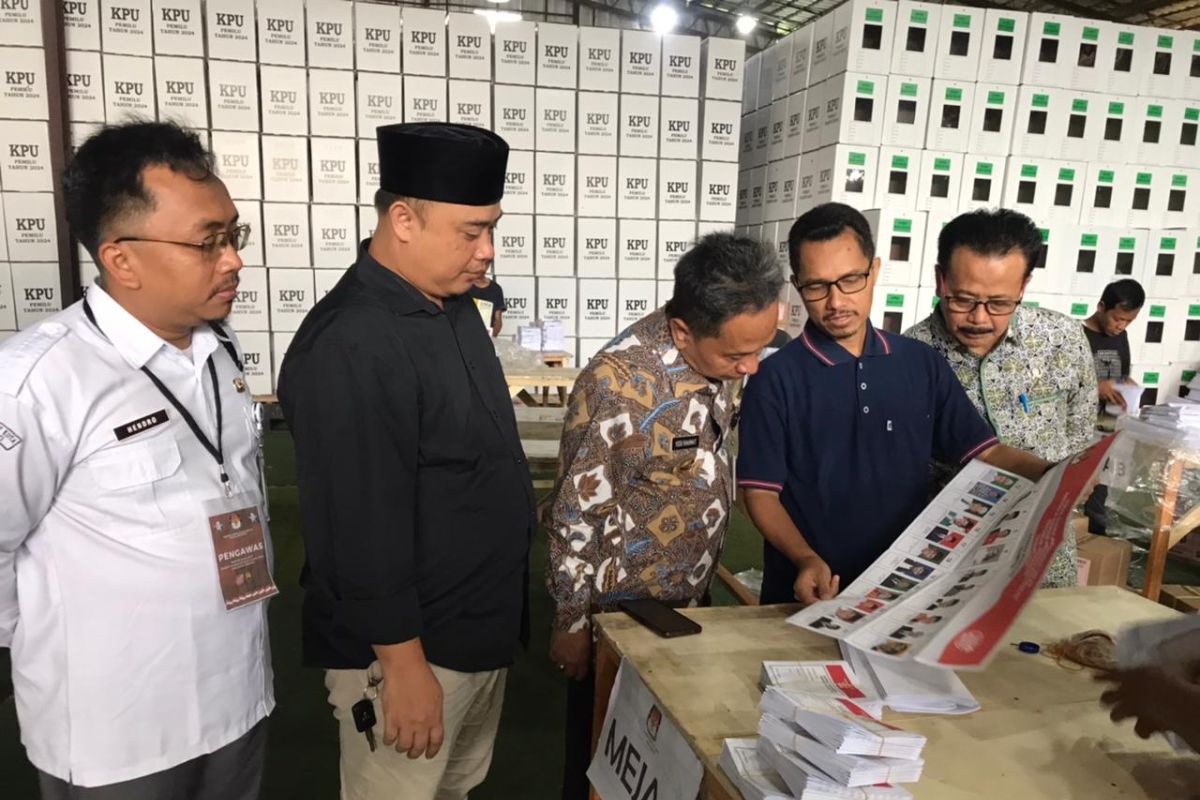 Persiapan pemilu, Pj Wali Kota Serang pantau gudang logistik